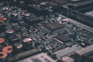 质量体系与认证：面向交付的质量管理与追溯